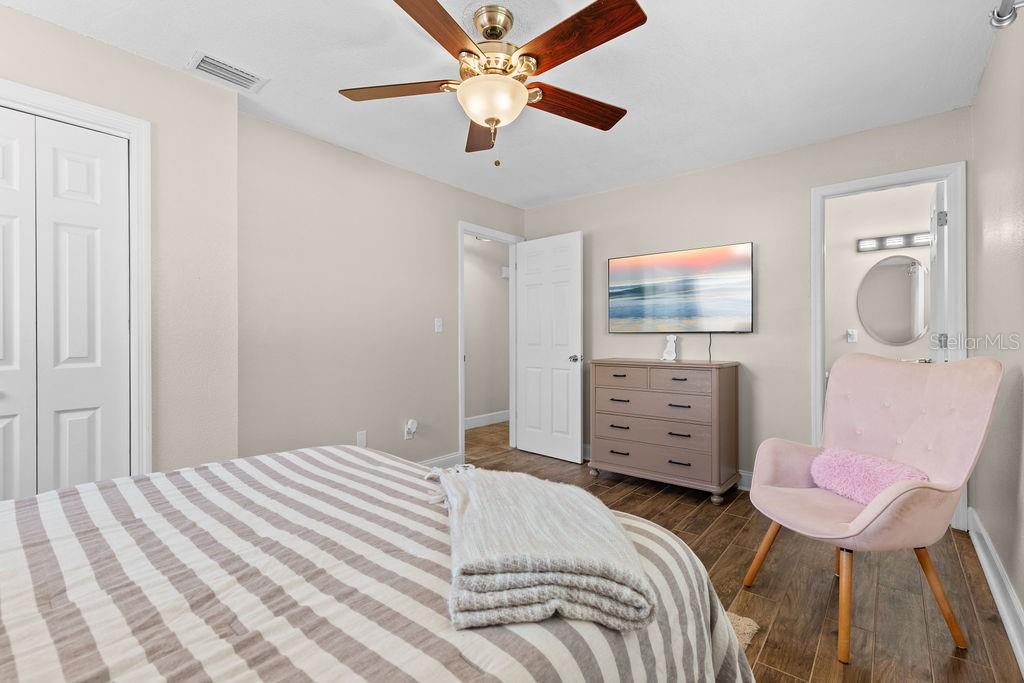 Image 18 of 52 For 350 Brentwood Court