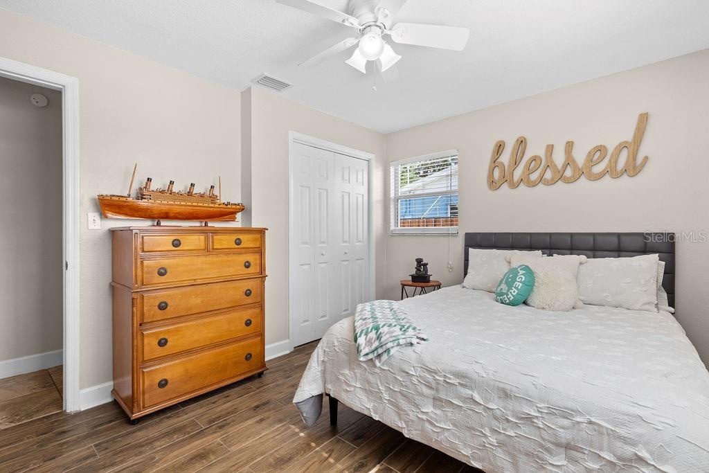 Image 21 of 52 For 350 Brentwood Court