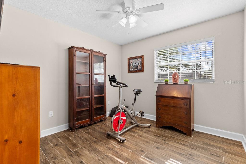 Image 23 of 52 For 350 Brentwood Court