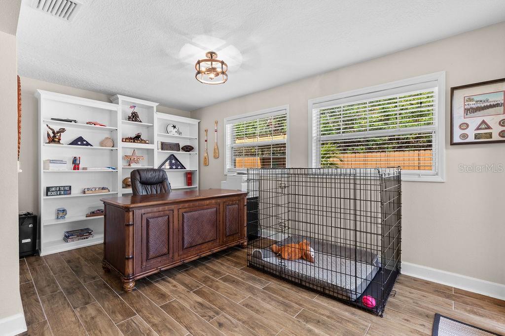 Image 25 of 52 For 350 Brentwood Court