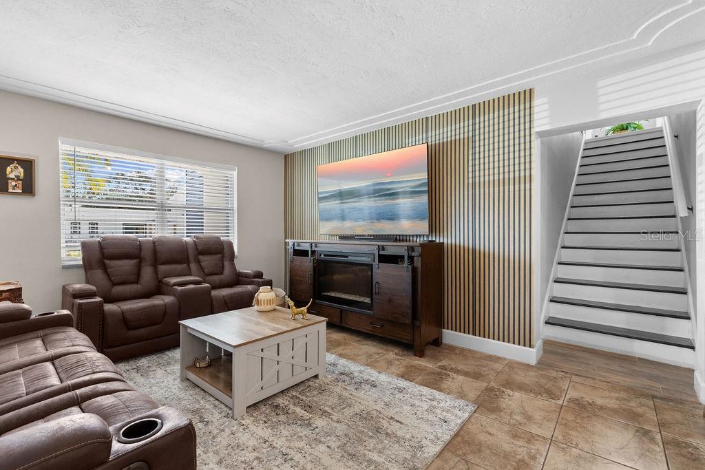 Image 7 of 52 For 350 Brentwood Court