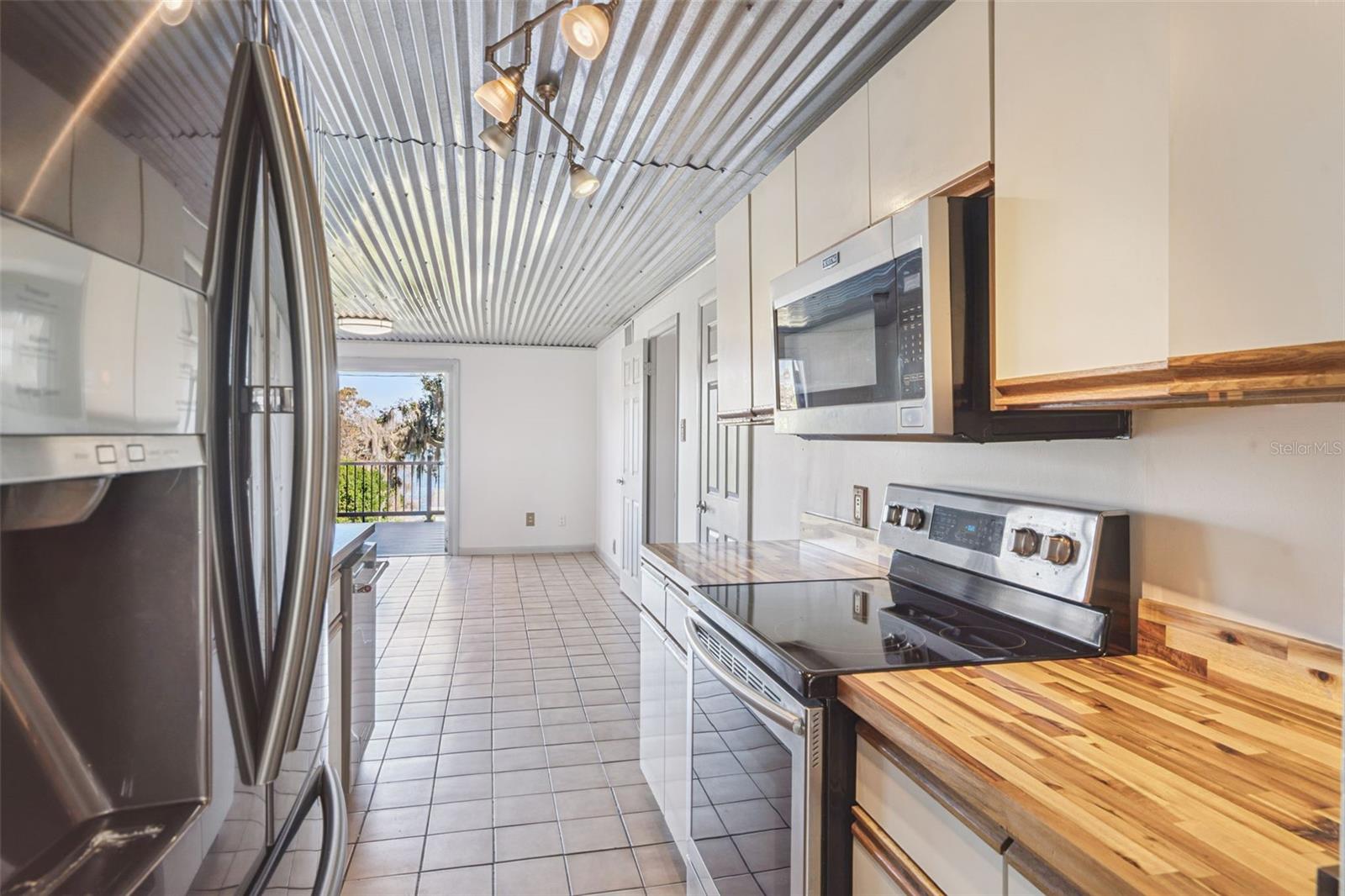 Image 10 of 37 For 17016 Hillcrest View Drive