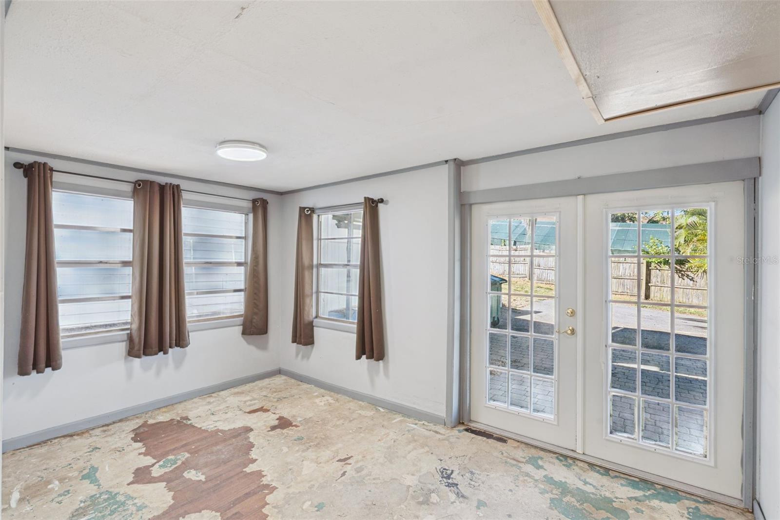 Image 15 of 37 For 17016 Hillcrest View Drive