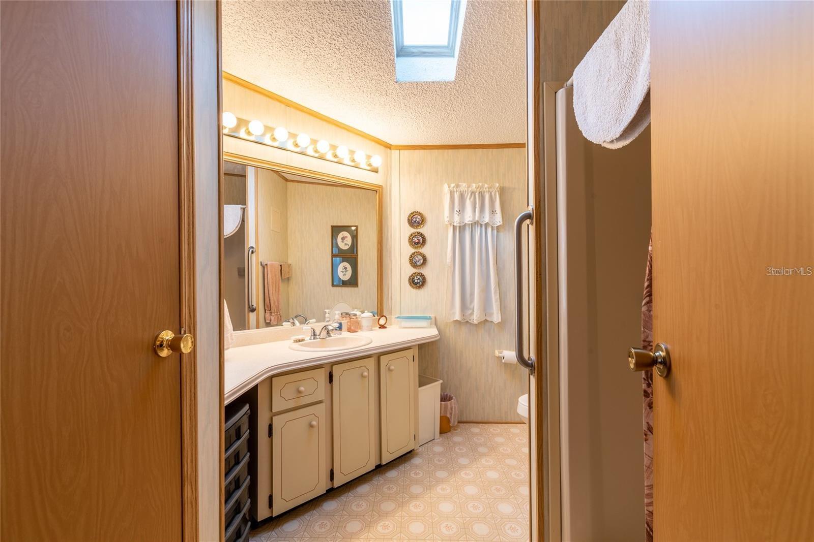 Image 20 of 38 For 25527 Belle Helene