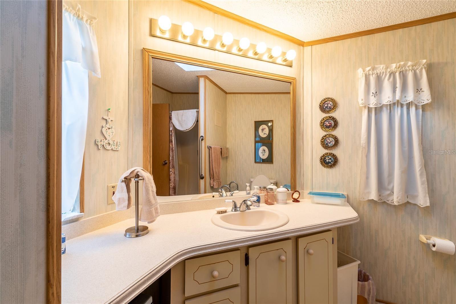 Image 21 of 38 For 25527 Belle Helene