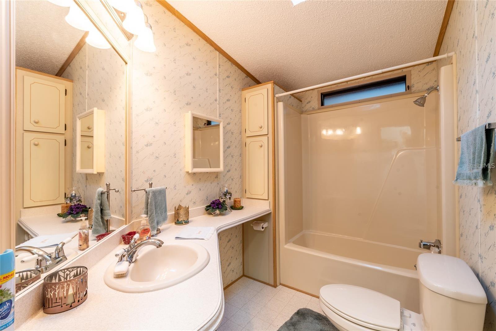 Image 22 of 38 For 25527 Belle Helene