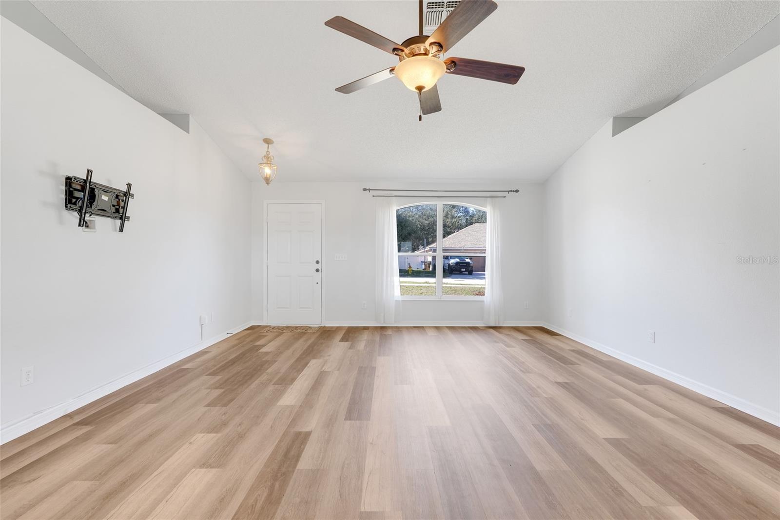 Image 10 of 40 For 1009 Bluegrass Drive