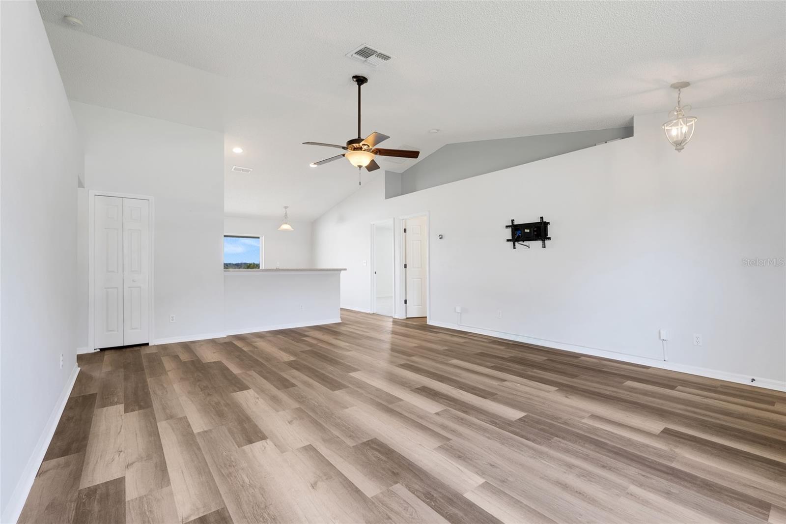 Image 11 of 40 For 1009 Bluegrass Drive