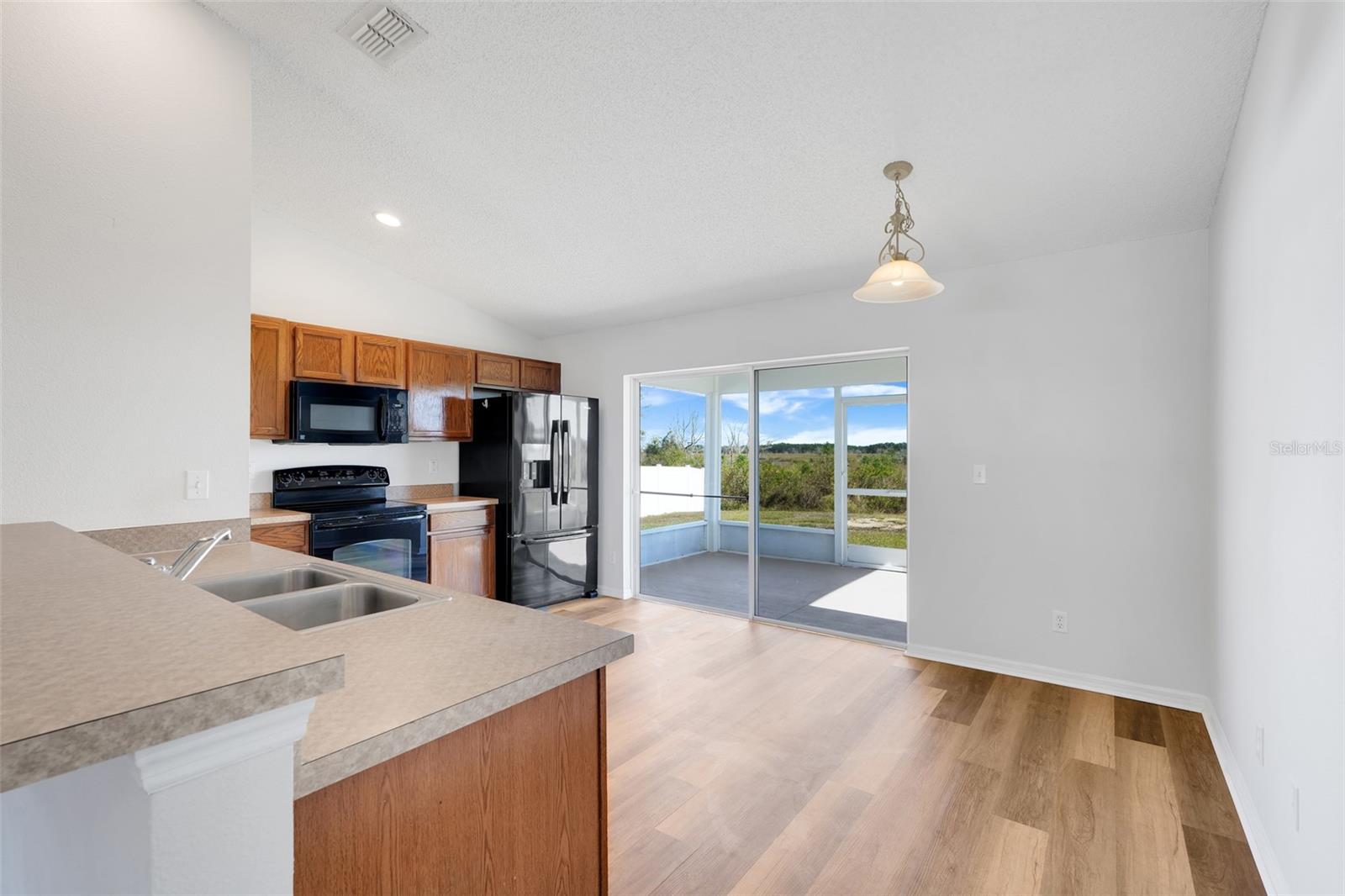 Image 13 of 40 For 1009 Bluegrass Drive