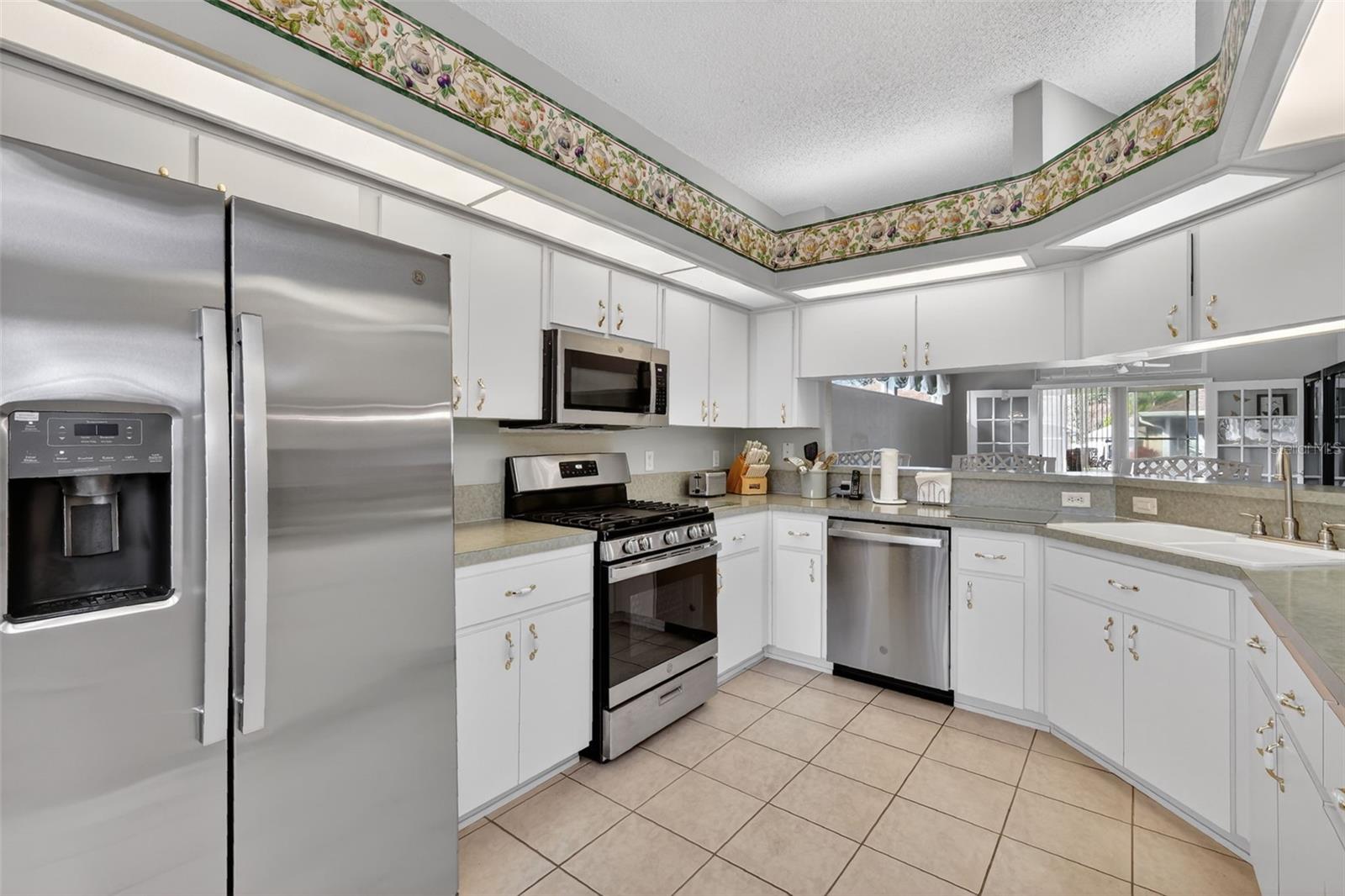 Image 10 of 37 For 4712 St Andrews Arcade