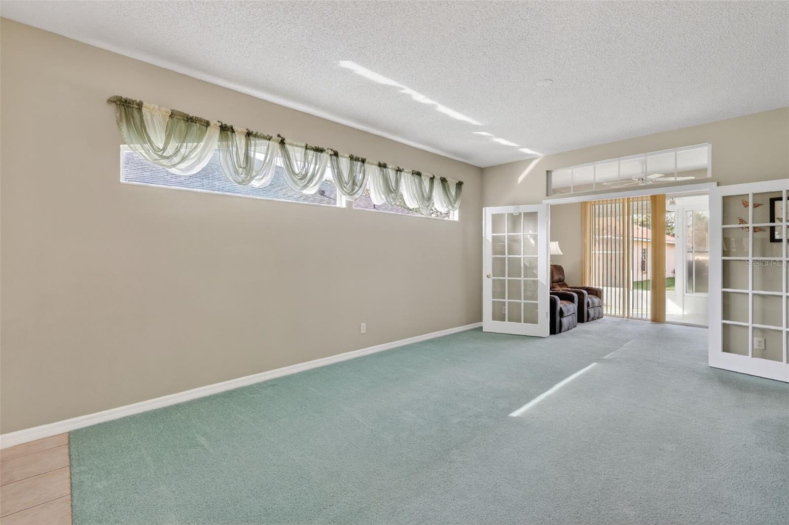 Image 17 of 37 For 4712 St Andrews Arcade