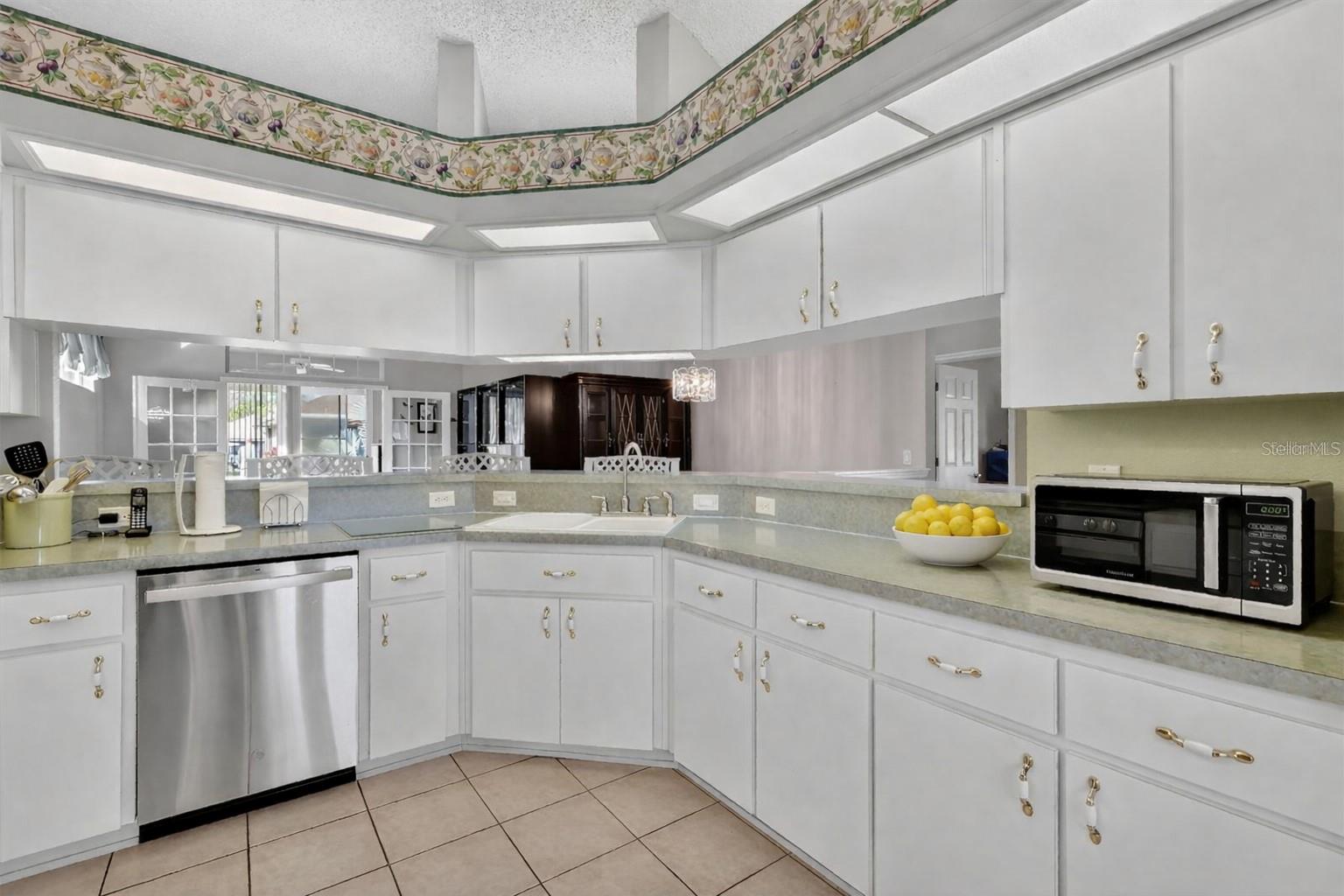 Image 9 of 37 For 4712 St Andrews Arcade