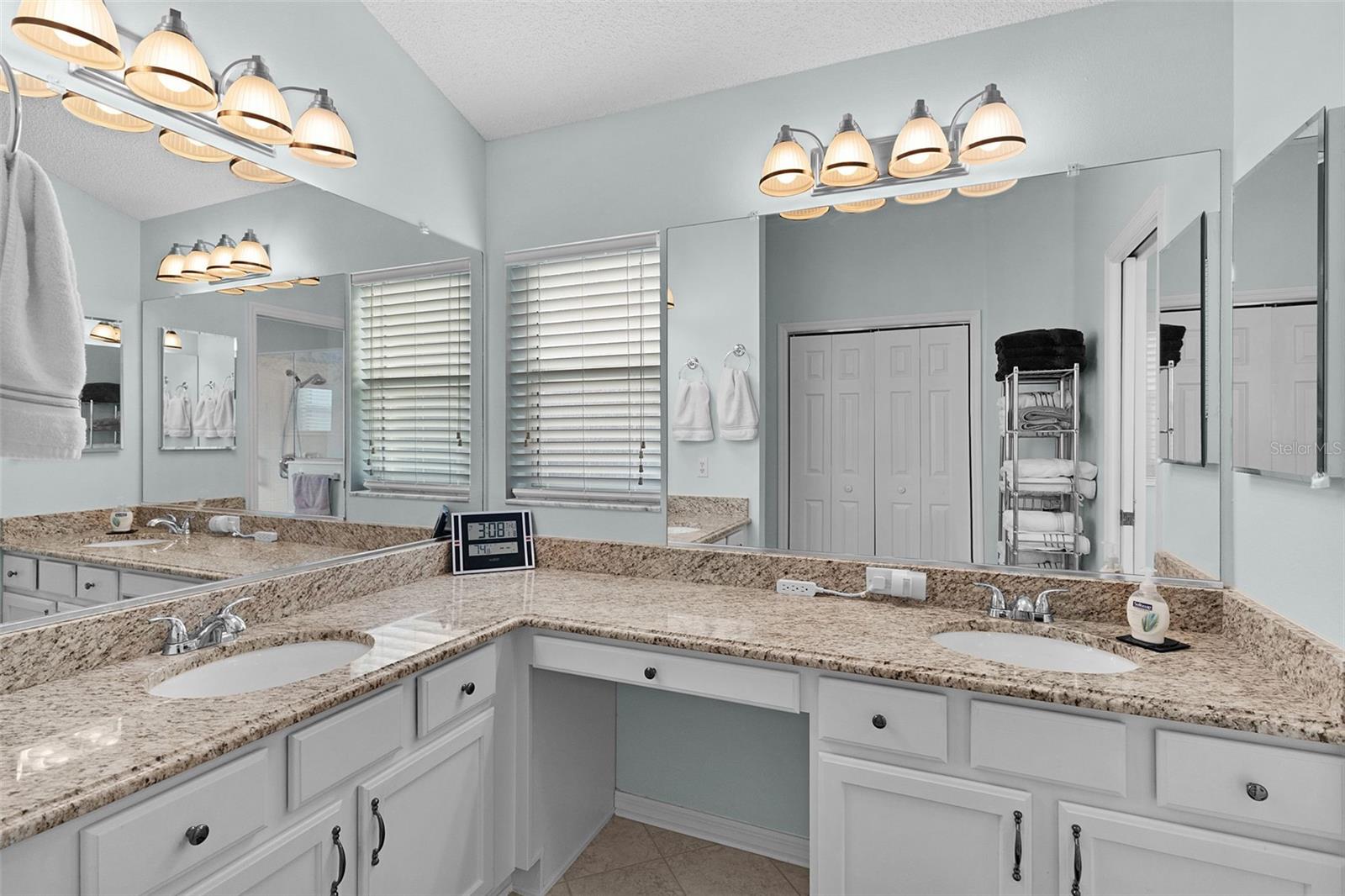 Image 28 of 50 For 1988 Palo Alto Avenue