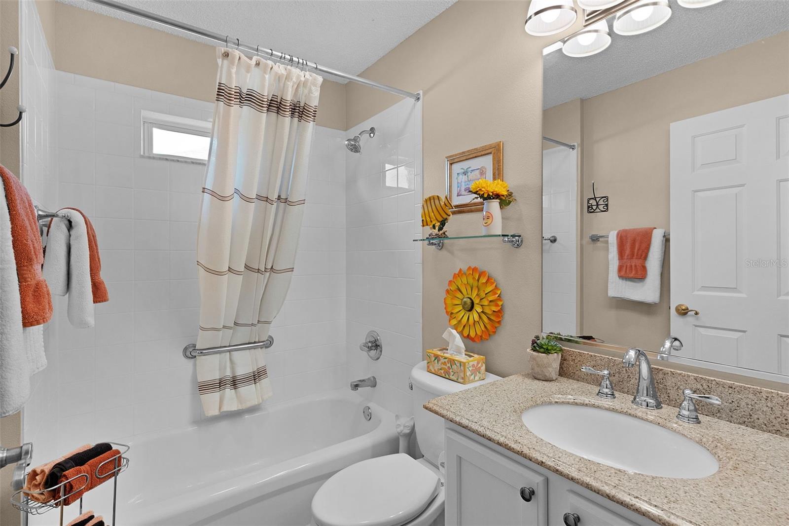 Image 32 of 50 For 1988 Palo Alto Avenue