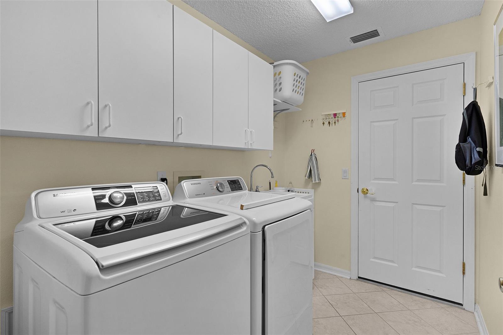 Image 35 of 50 For 1988 Palo Alto Avenue