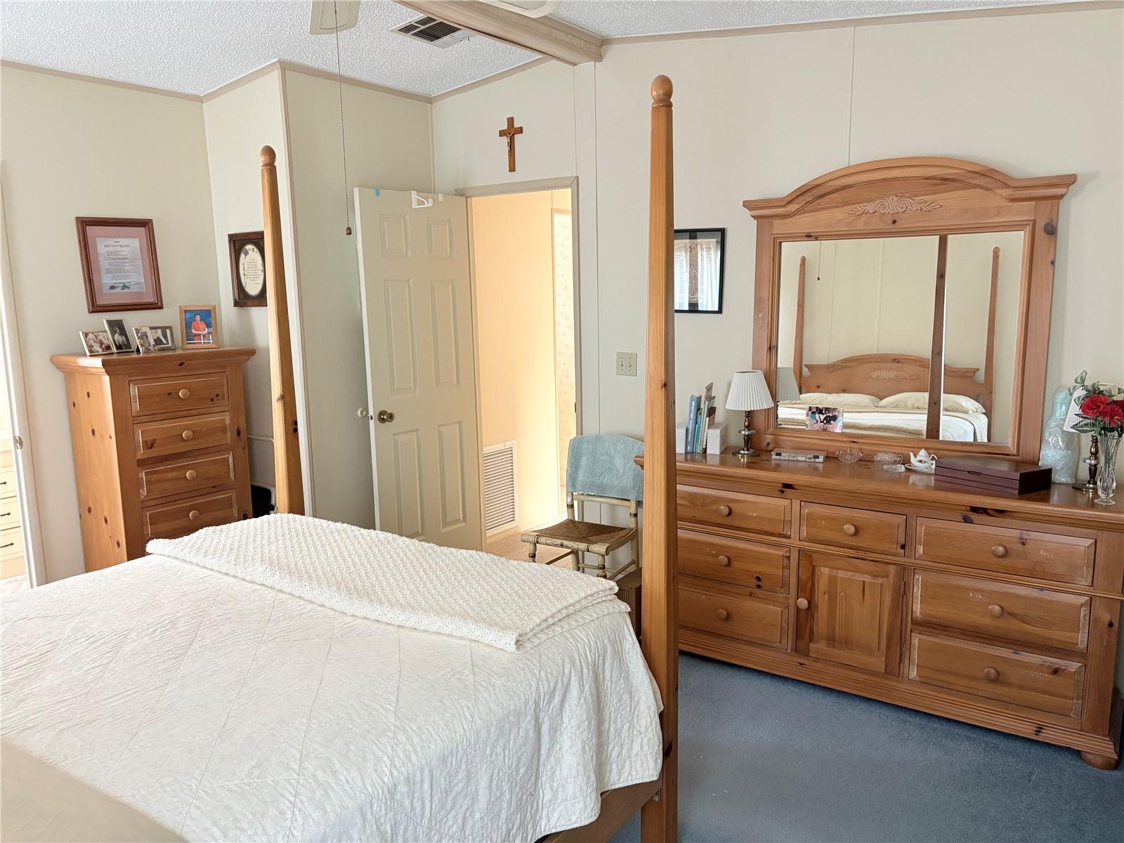 Image 29 of 54 For 25051 Betton Hill