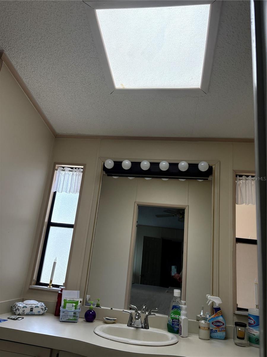 Image 32 of 54 For 25051 Betton Hill