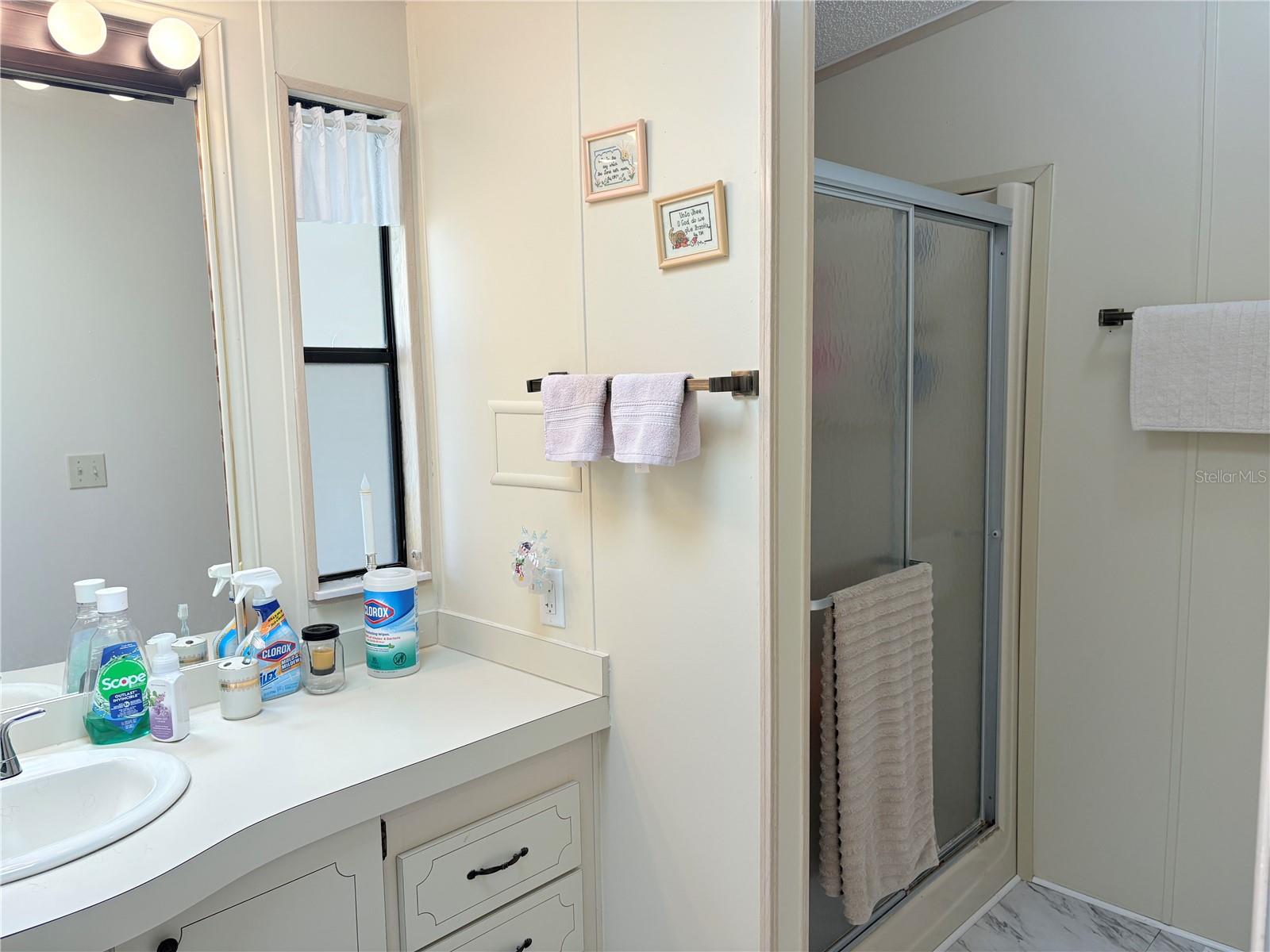 Image 33 of 54 For 25051 Betton Hill