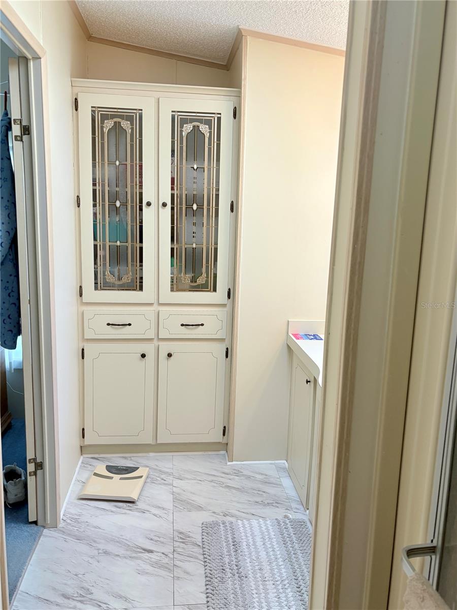 Image 35 of 54 For 25051 Betton Hill