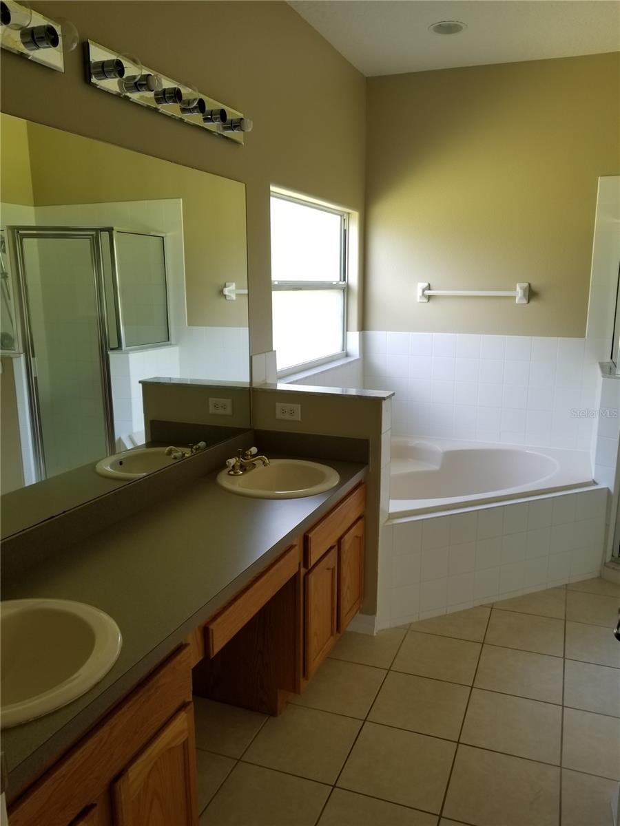 Image 6 of 11 For 1748 Hickory Ridge Drive