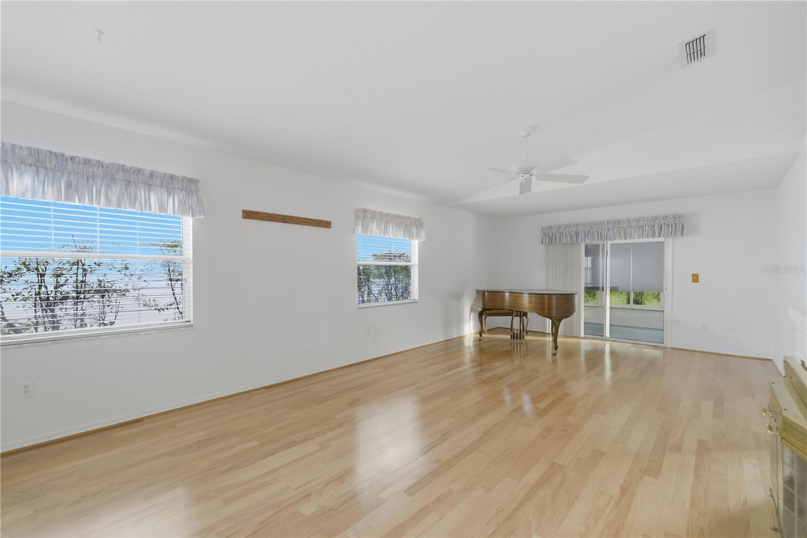 Image 13 of 38 For 17505 100th Court