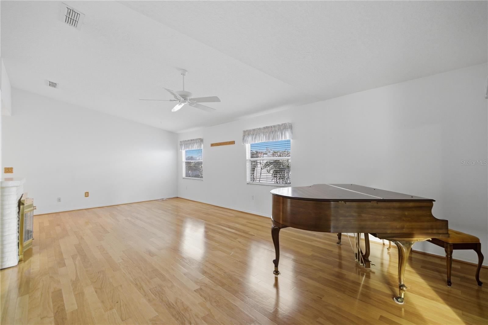 Image 15 of 38 For 17505 100th Court