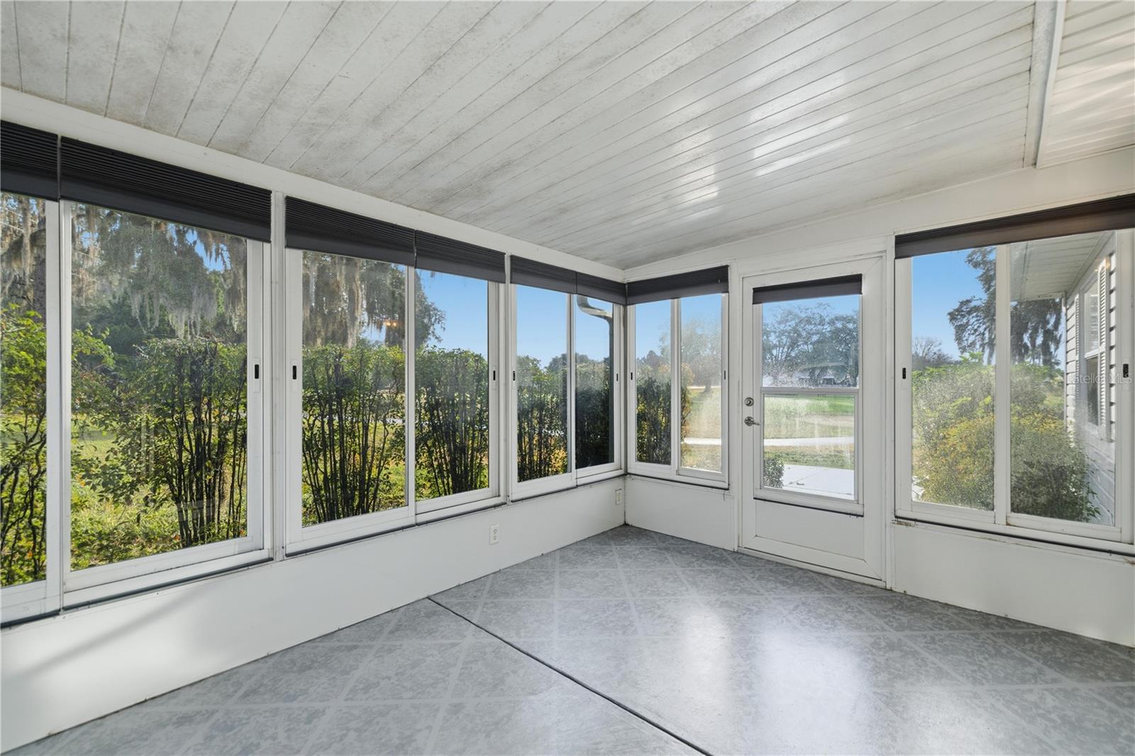 Image 21 of 38 For 17505 100th Court