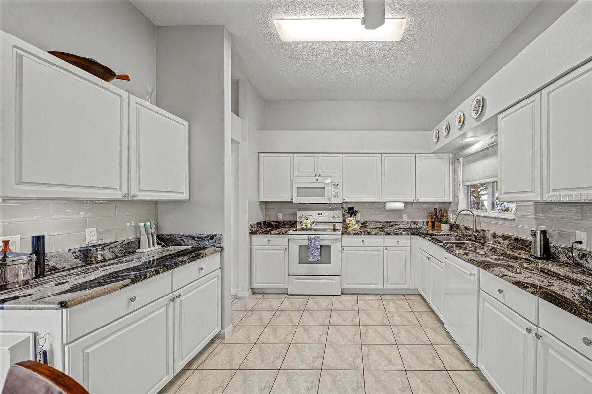 Image 13 of 82 For 922 Soledad Way