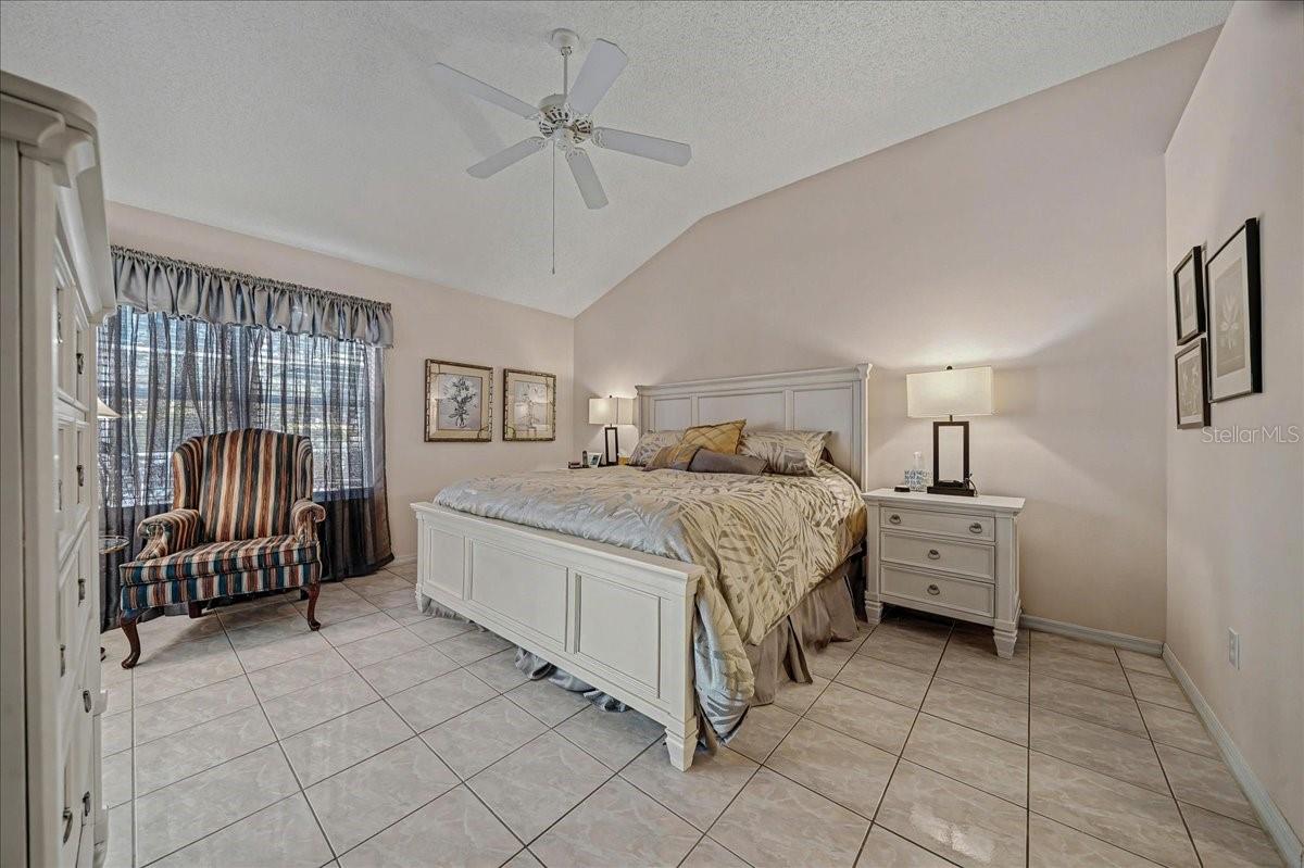 Image 24 of 82 For 922 Soledad Way