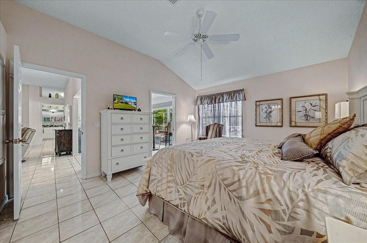 Image 25 of 82 For 922 Soledad Way