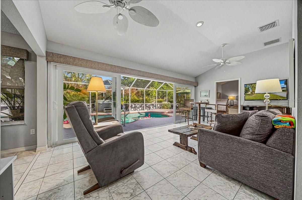 Image 42 of 82 For 922 Soledad Way