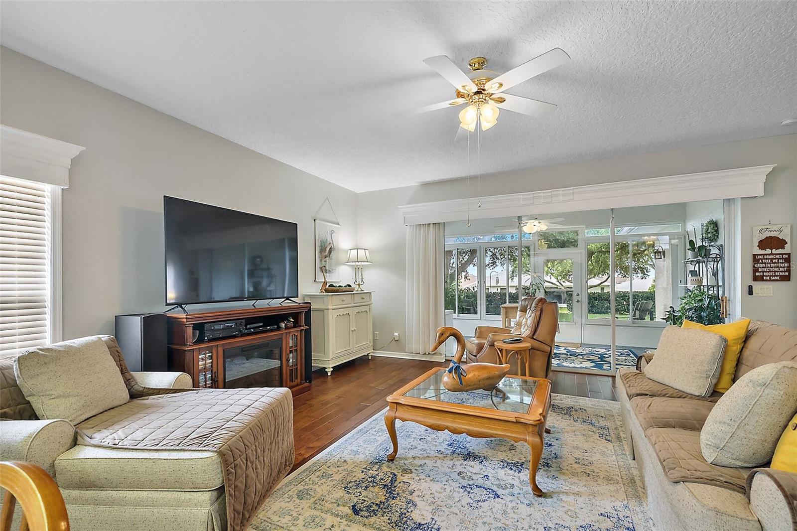 Image 10 of 49 For 3584 Tropical Seas Loop