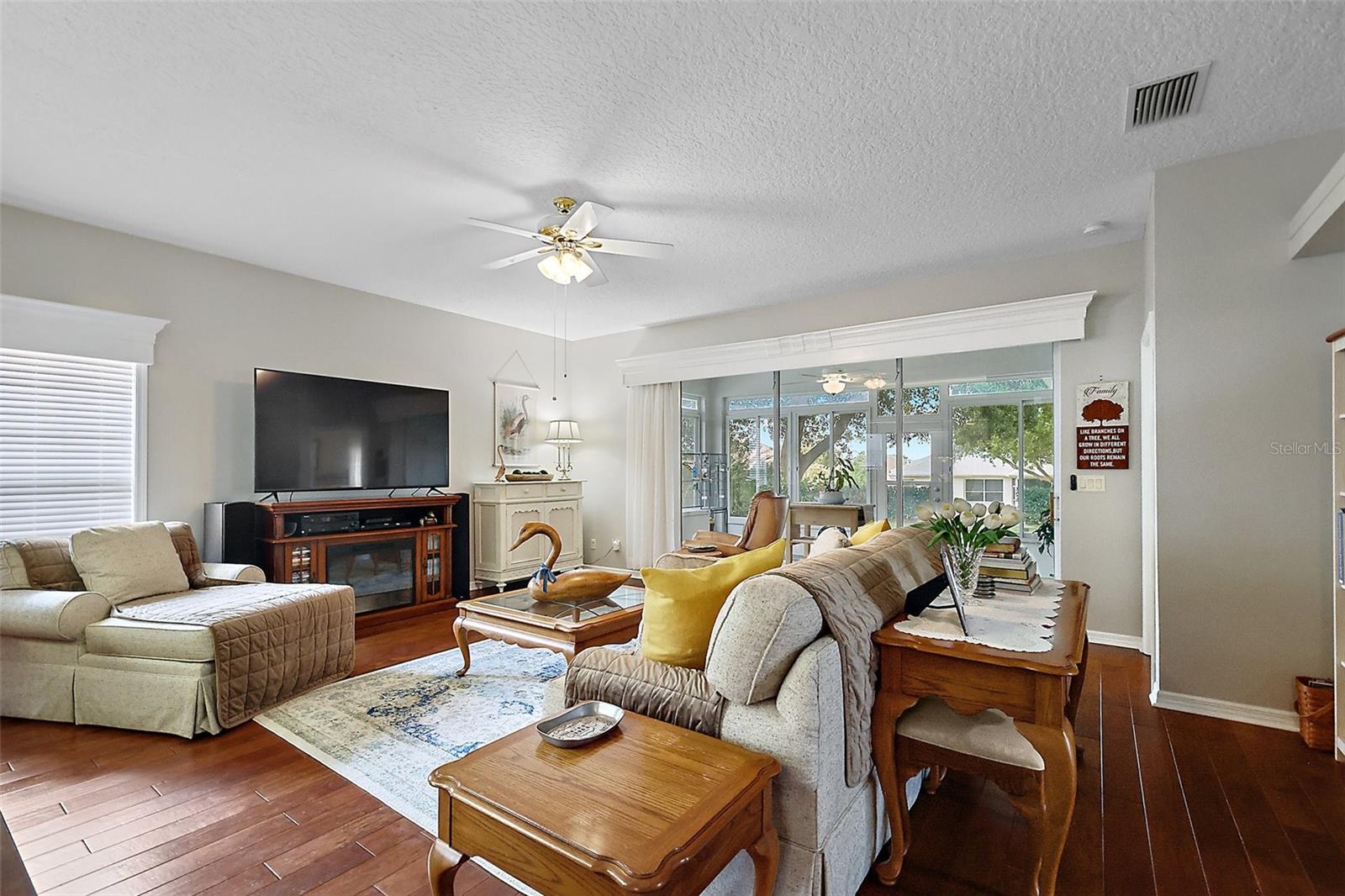 Image 11 of 49 For 3584 Tropical Seas Loop