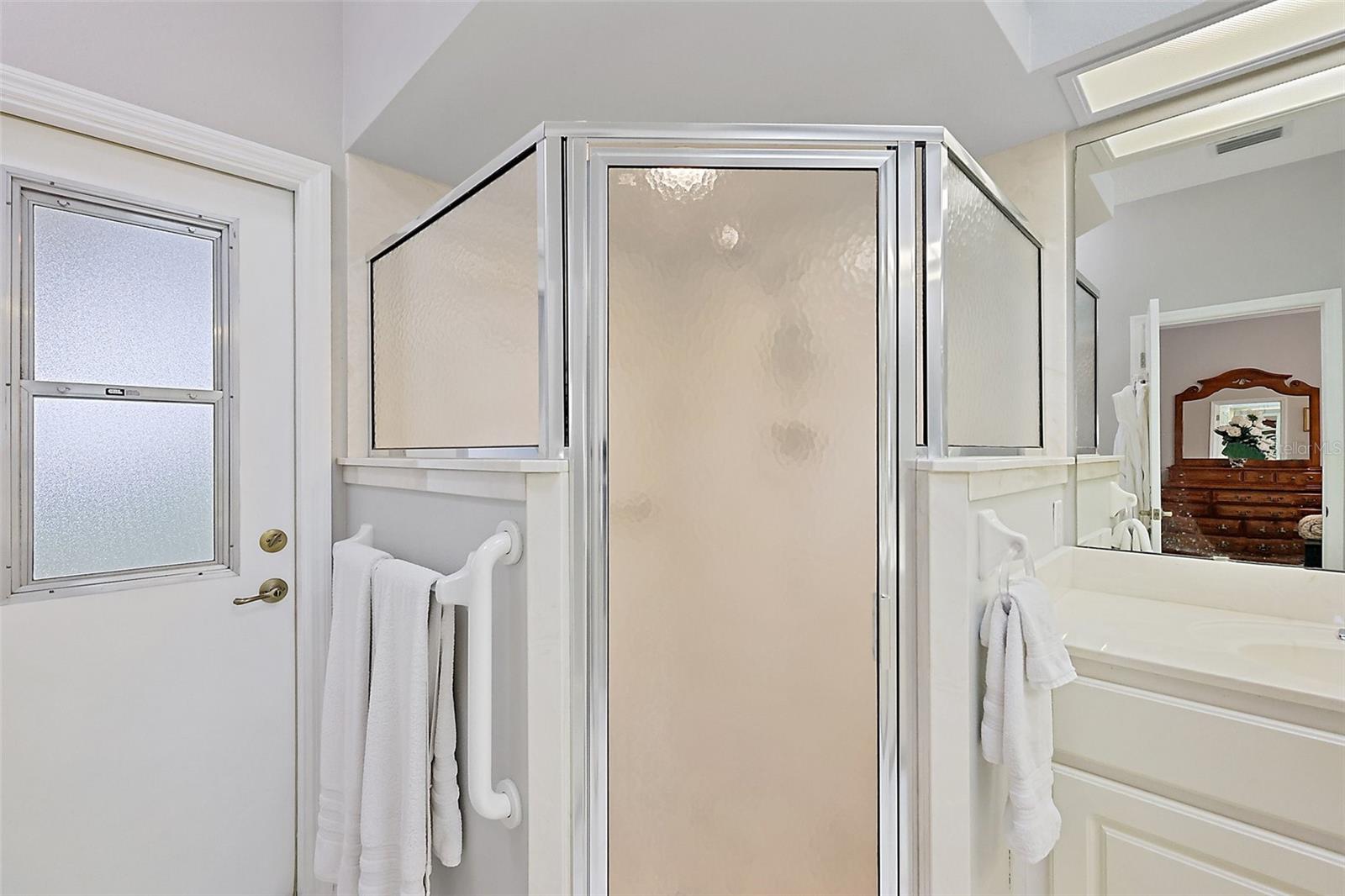 Image 26 of 49 For 3584 Tropical Seas Loop