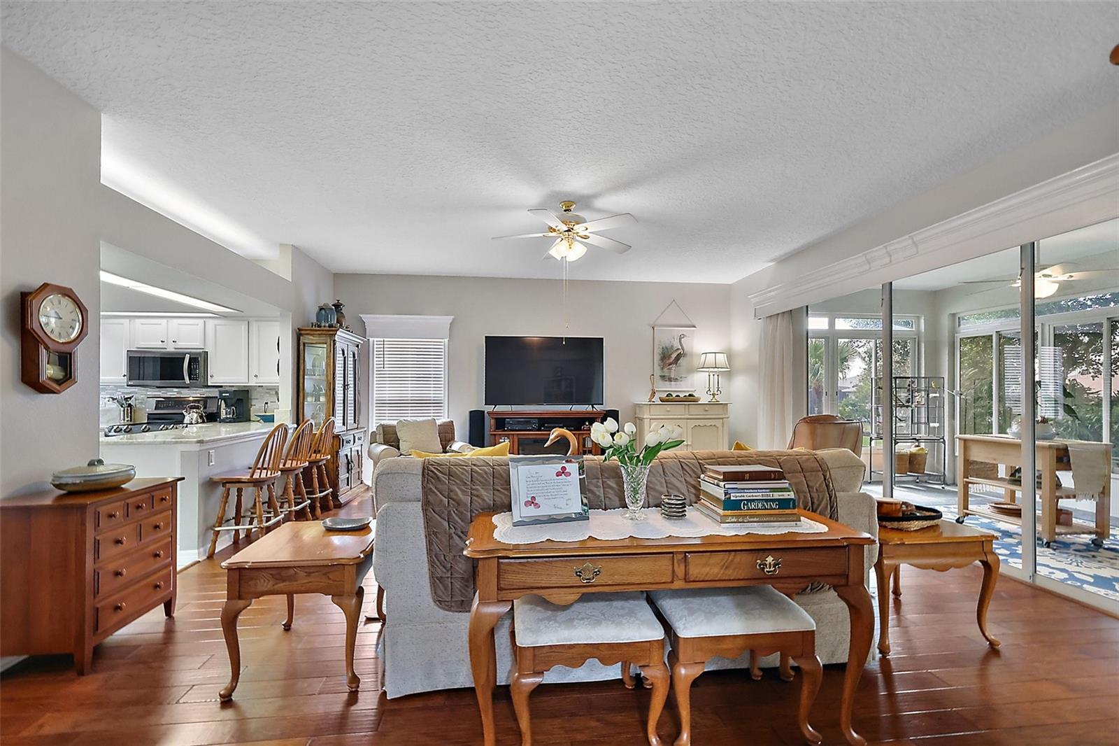 Image 7 of 49 For 3584 Tropical Seas Loop