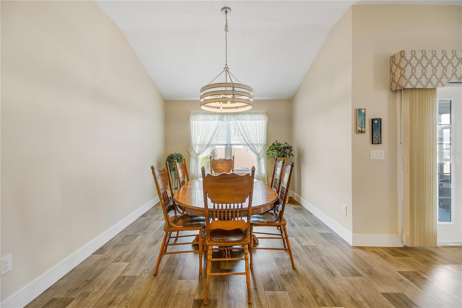 Image 10 of 48 For 3323 Rohan Road