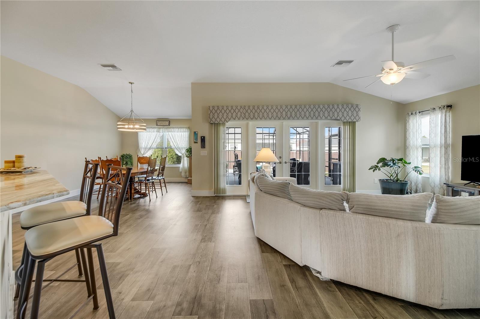 Image 6 of 48 For 3323 Rohan Road