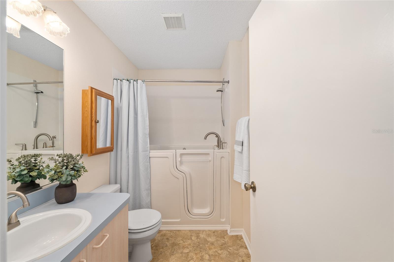 Image 26 of 32 For 1717 Moreno Place