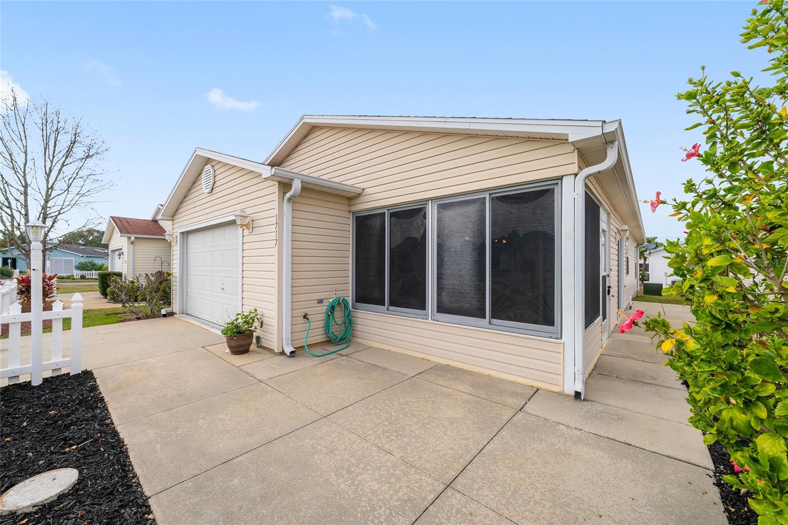 Image 4 of 32 For 1717 Moreno Place