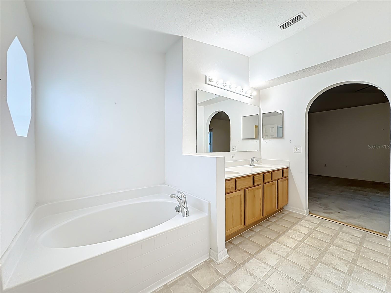 Image 35 of 44 For 2406 Tealwood Circle