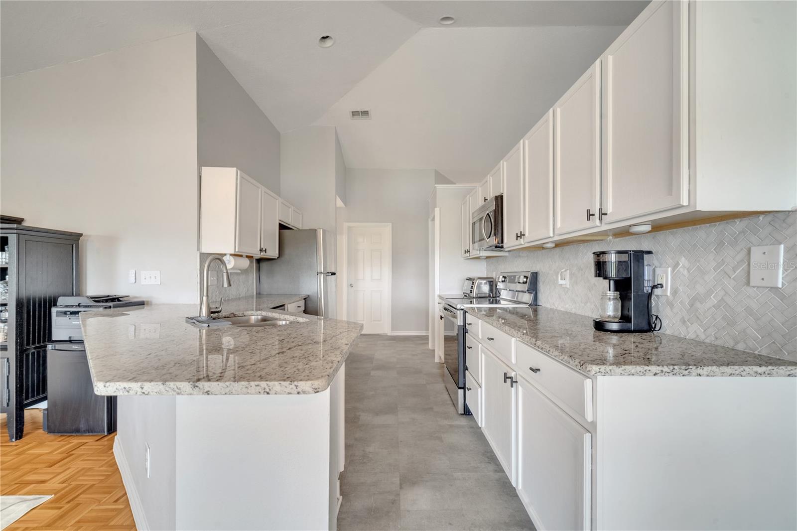 Image 13 of 31 For 12819 Waterhaven Circle