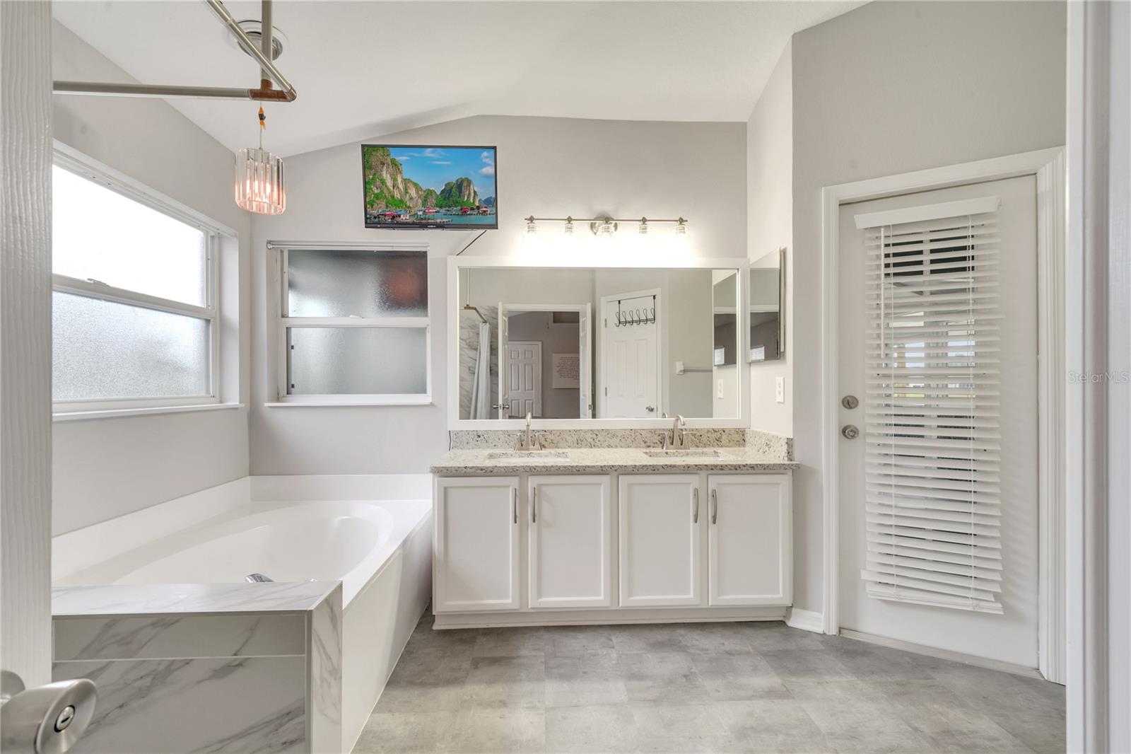 Image 19 of 31 For 12819 Waterhaven Circle