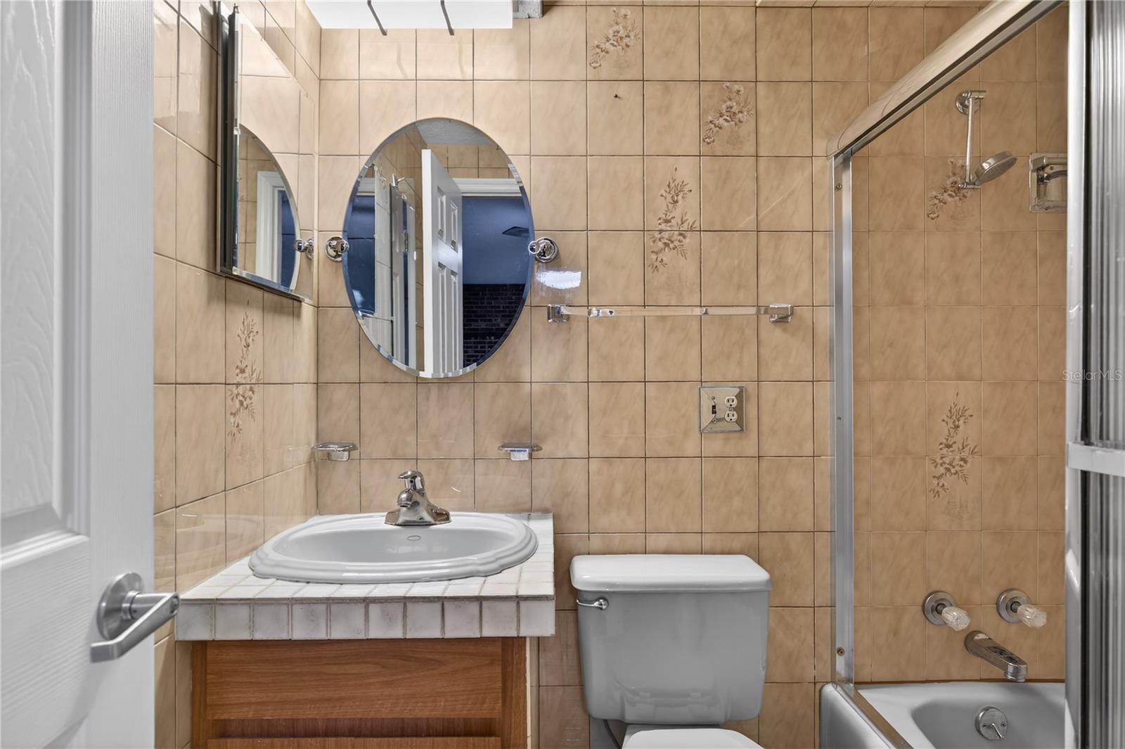 Image 15 of 37 For 11 Reyes Road