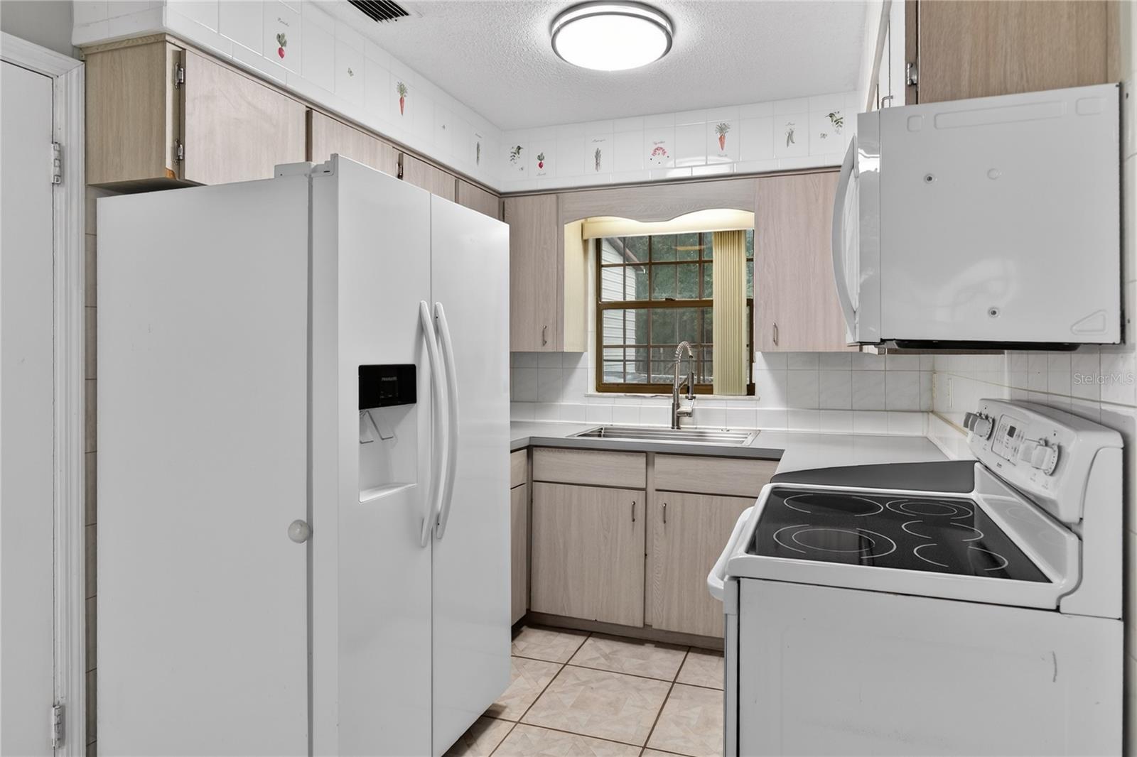 Image 16 of 37 For 11 Reyes Road