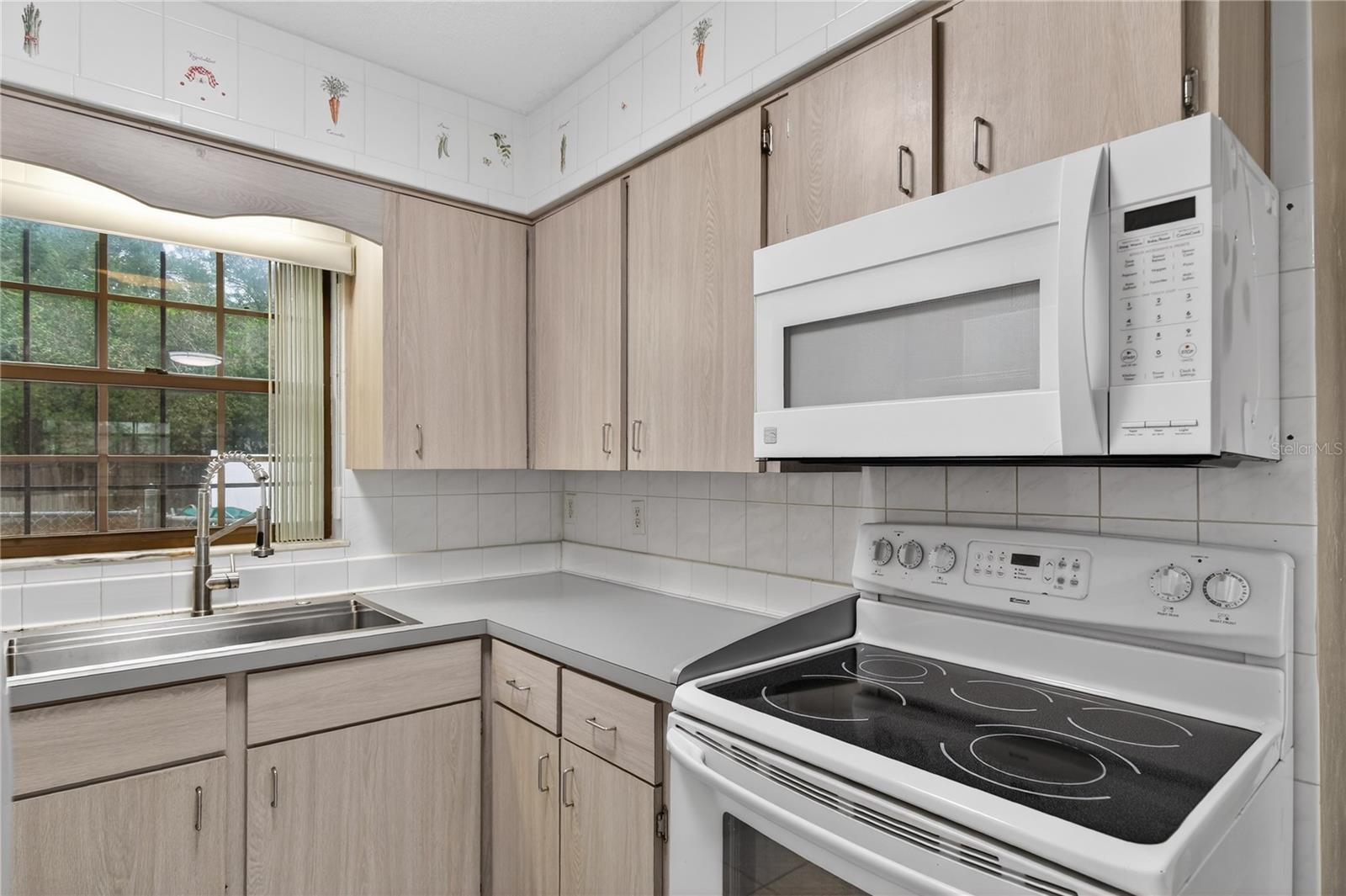 Image 17 of 37 For 11 Reyes Road