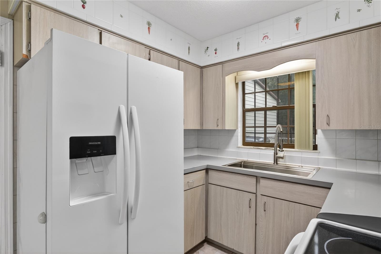 Image 18 of 37 For 11 Reyes Road