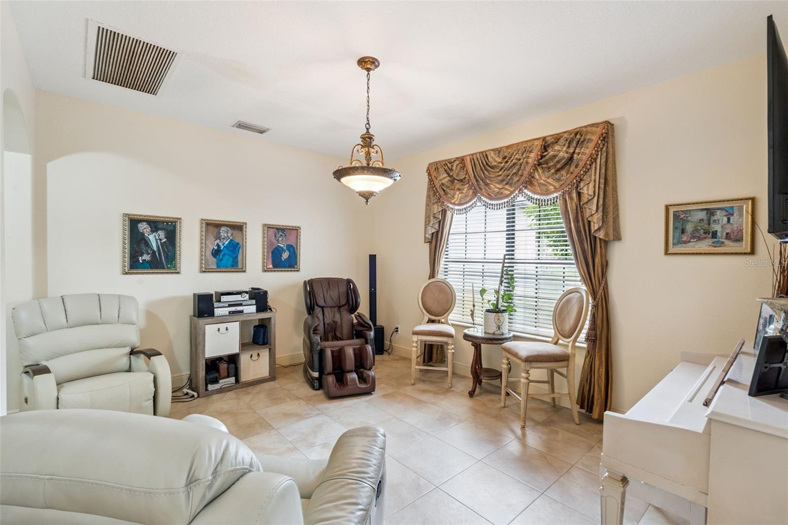 Image 14 of 56 For 19949 Buckhill Road