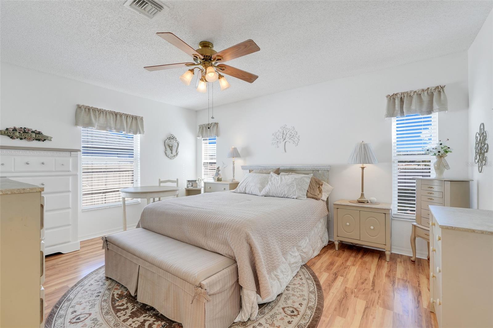 Image 13 of 35 For 5040 Pine Needle Drive