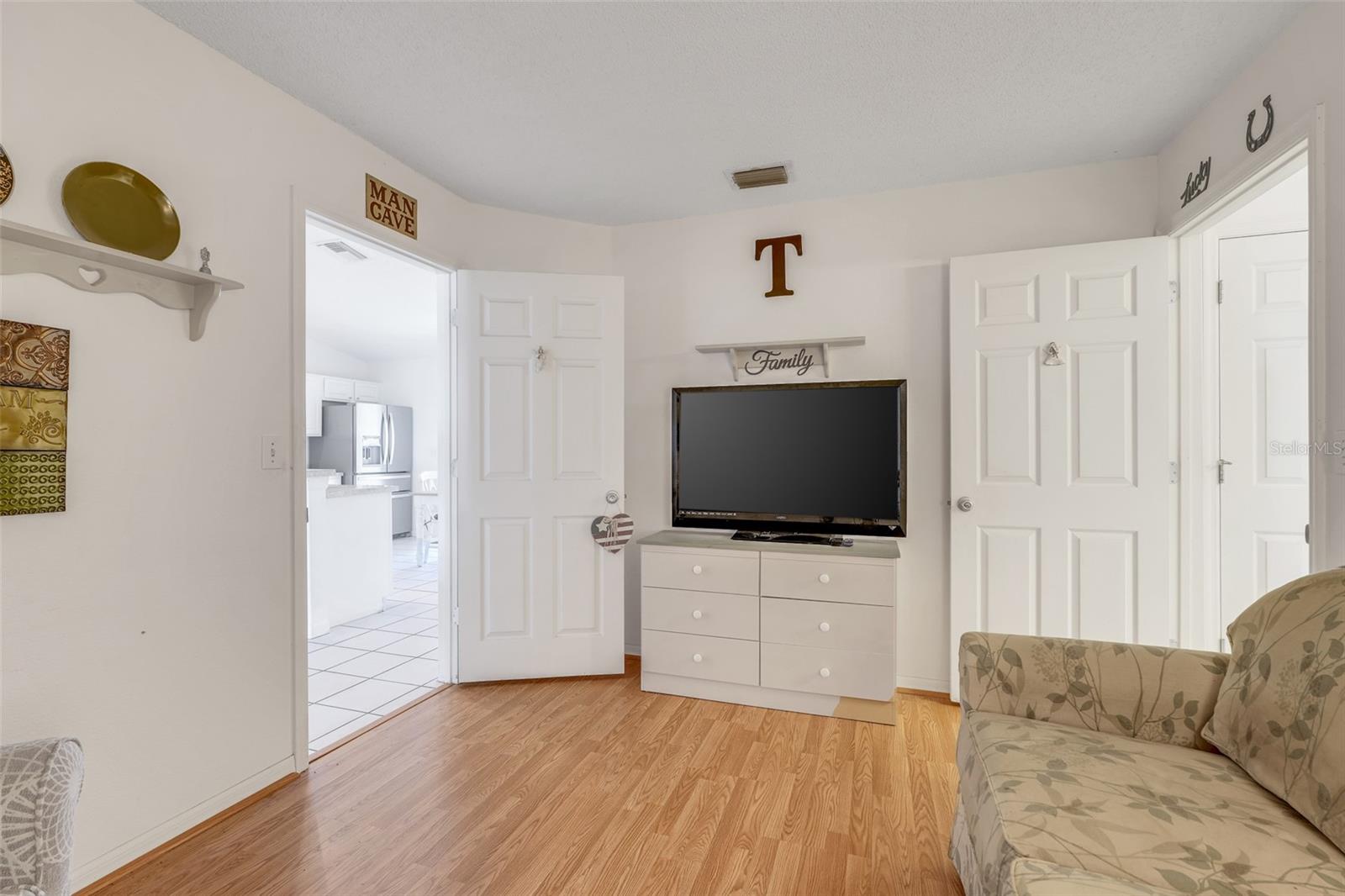 Image 23 of 35 For 5040 Pine Needle Drive