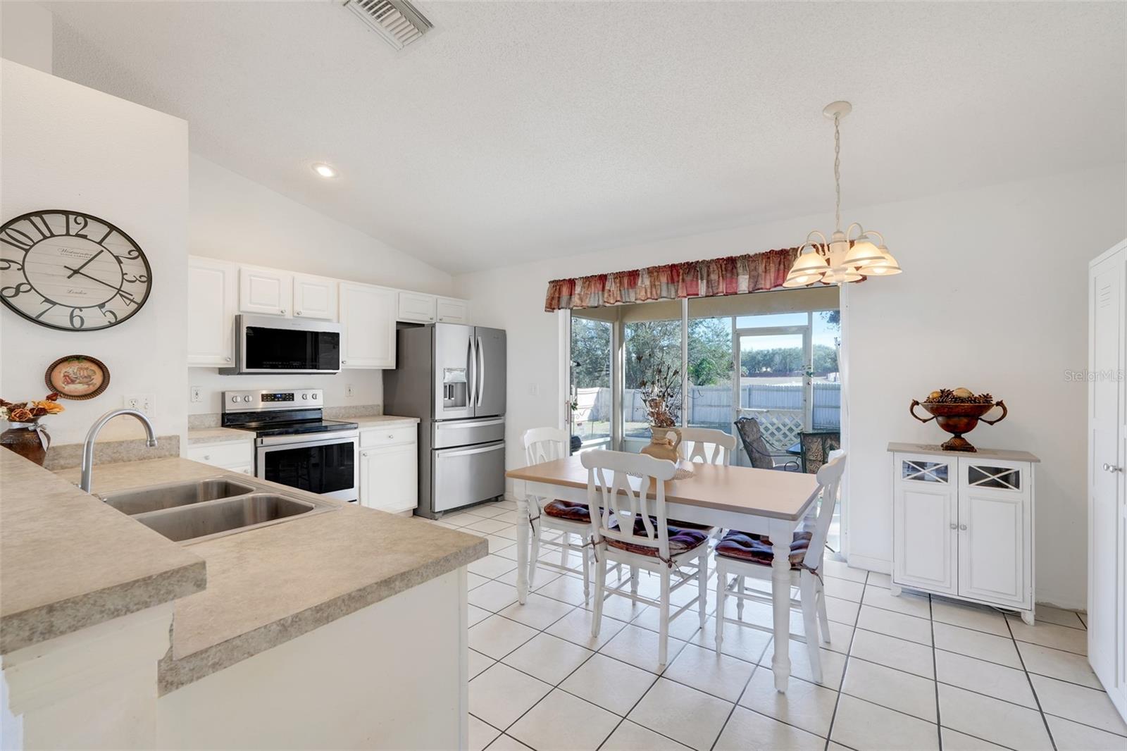 Image 6 of 35 For 5040 Pine Needle Drive